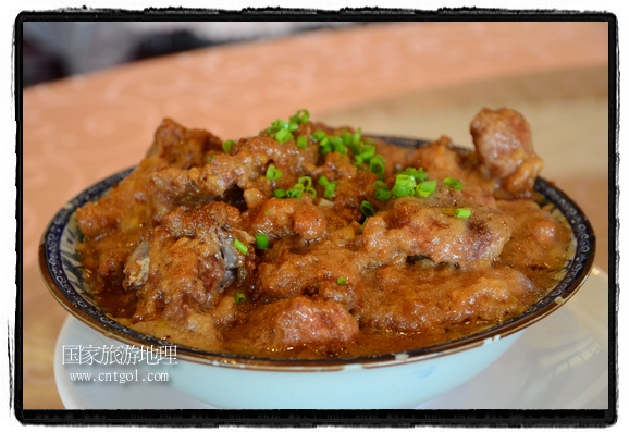 此次攝制組通過(guò)拍攝婺源代表名菜糊豆腐、粉蒸肉、荷包紅魚、賽鵝頸及地方小吃清明果、灰汁果、糯米子糕等來(lái)詮釋婺源美食經(jīng)典，展示婺源食文化，打造獨(dú)屬婺源的美食符號(hào)。