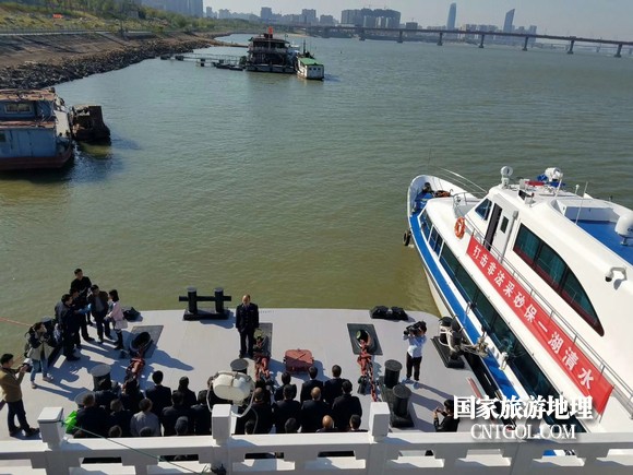 江西開展呵護(hù)一湖清水，嚴(yán)厲打擊非法采砂行動（圖）