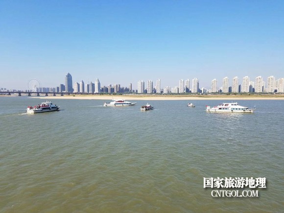 江西開展呵護(hù)一湖清水，嚴(yán)厲打擊非法采砂行動（圖）