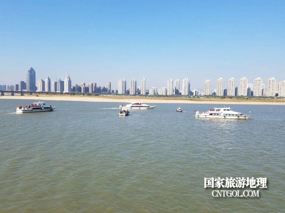 江西開展呵護(hù)一湖清水，嚴(yán)厲打擊非法采砂行動（圖）